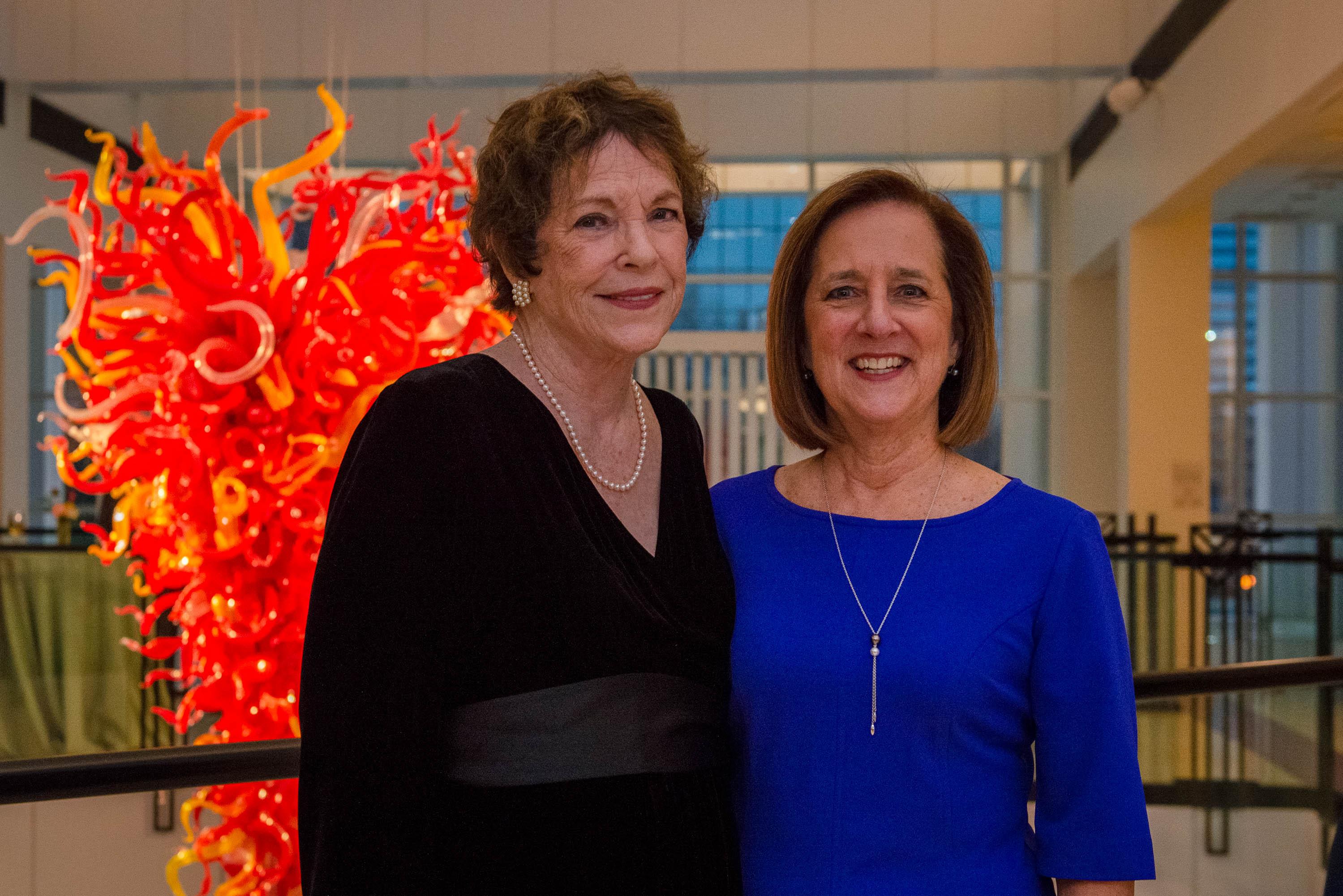 2022 Craft Award recipient Ann Holtschlag and CMA Executive Director Della Watkins